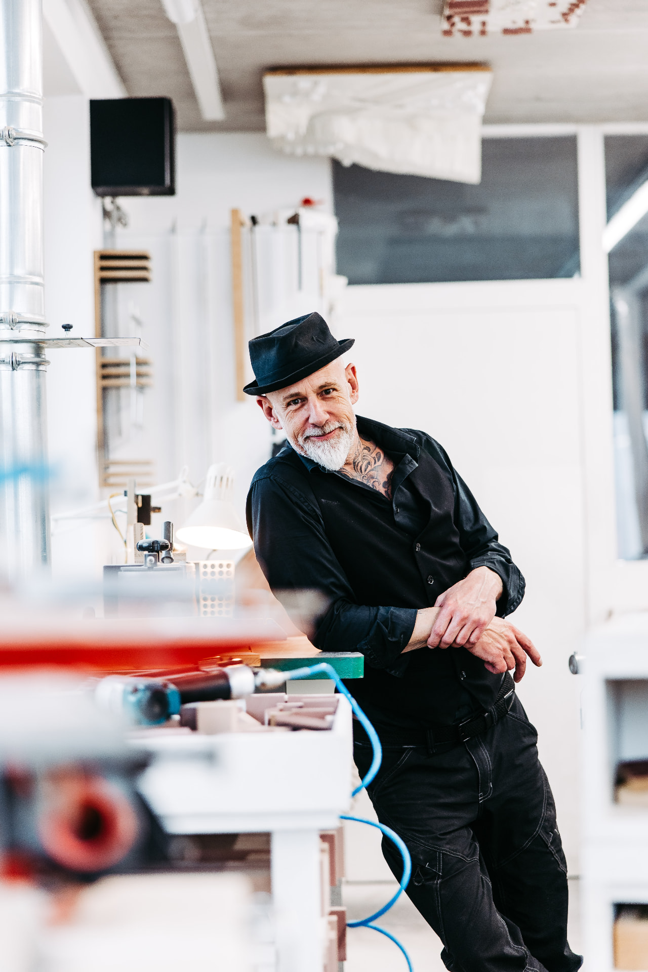 Martin Stocker in seiner Modellbau-Werkstatt