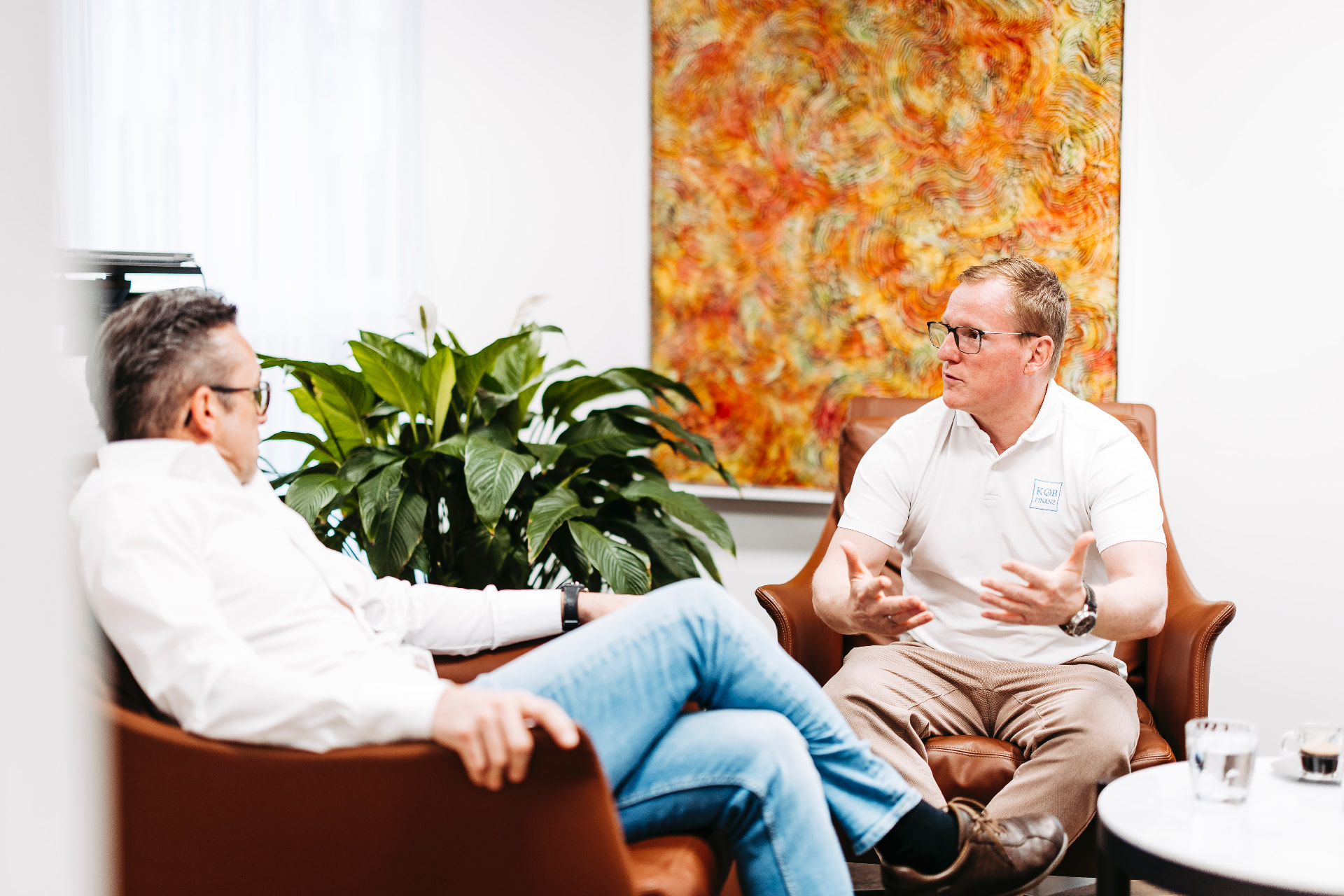 Jochen Köb von KOEB Finanz im Beratungsgespräch mit einem Gesellschafter der Unterlinden 21 Immobilien GmbH